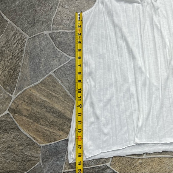 New York Laundry Accordion Pleated Tank Top - Picture 11 of 12